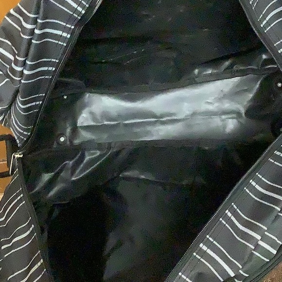 NWOTCarry On tote, overnight bag - Picture 4 of 5